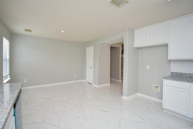 Building Photo - 29434 Legends Glen Dr