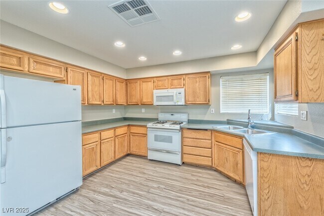 Building Photo - 1051 Overture Dr