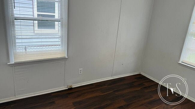 Building Photo - 1514 Heron St
