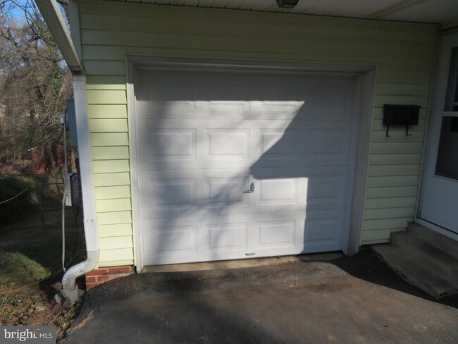 Building Photo - 26 Lakeside Dr