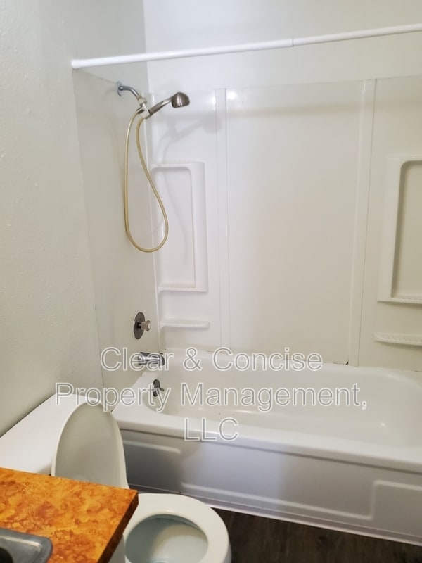 Building Photo - 411 W 15th Ave