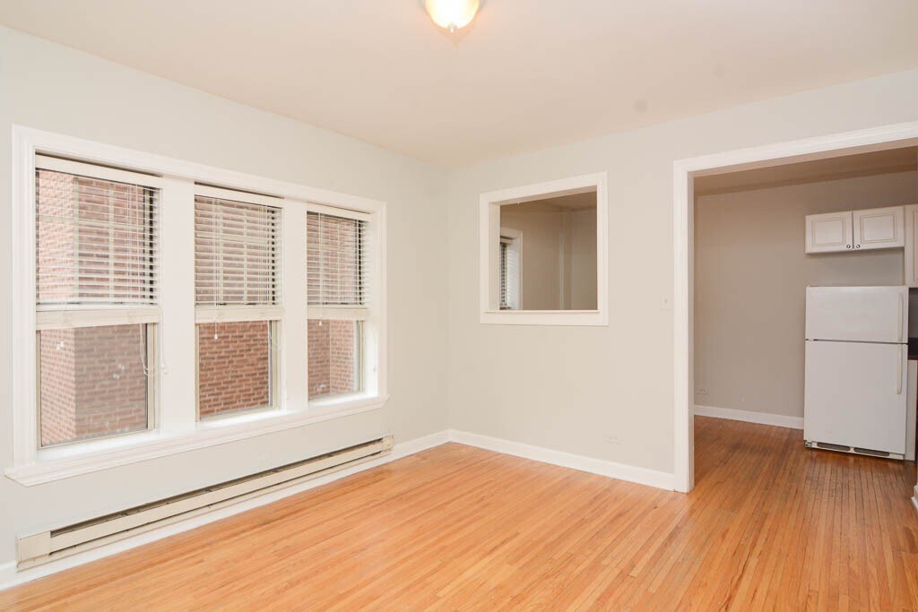 Building Photo - 714 W Barry Ave