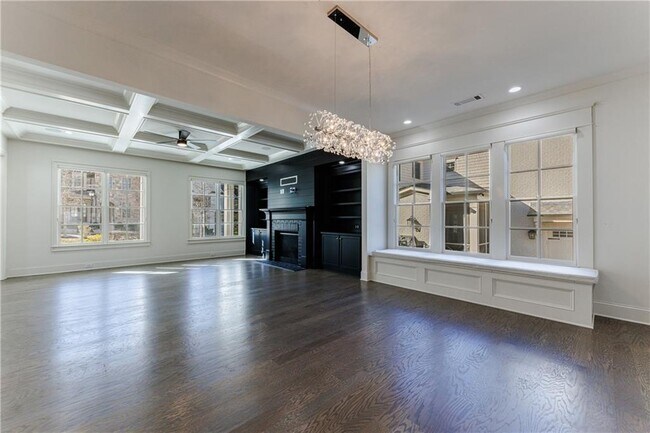 Building Photo - 261 Chastain Park Dr NE