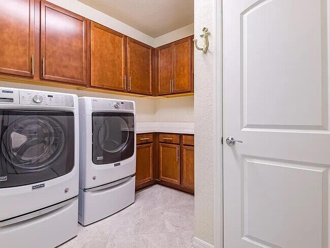 Building Photo - 8196 Hanoverian Dr