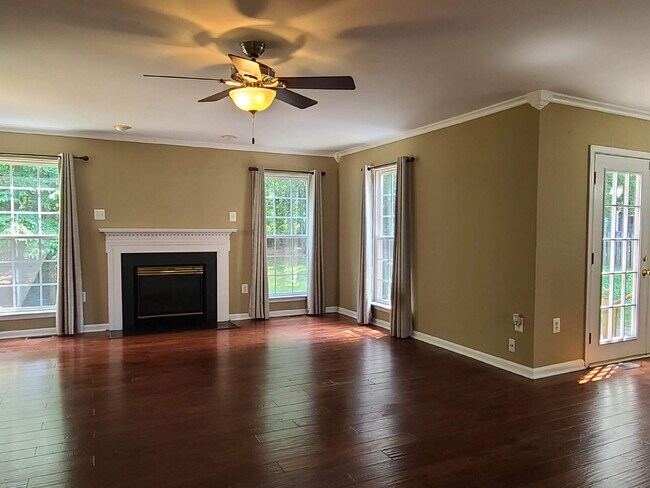 Building Photo - 5 BR, 4 BA Colonial in Lee's Hill