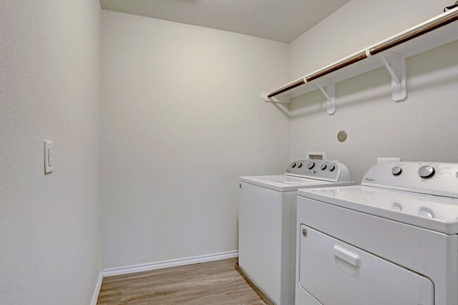 Building Photo - 15803 Smithland Dr