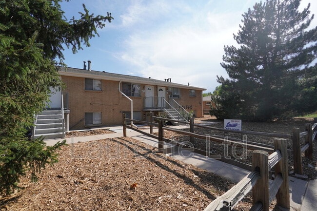 Building Photo - 5550 W 3rd Pl