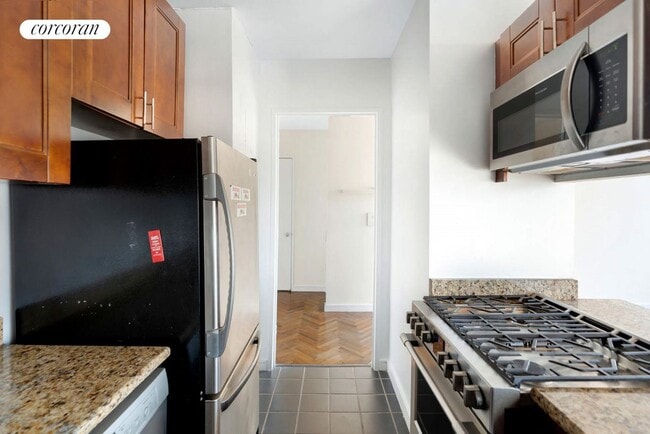 Building Photo - 356 E 88th St