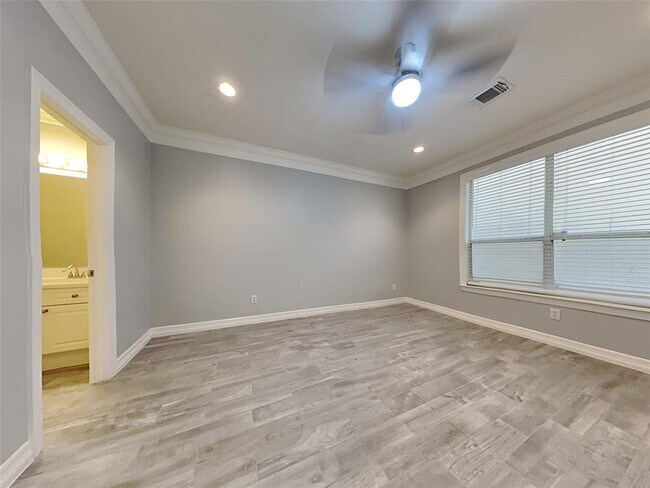 Building Photo - 839 Rosine St