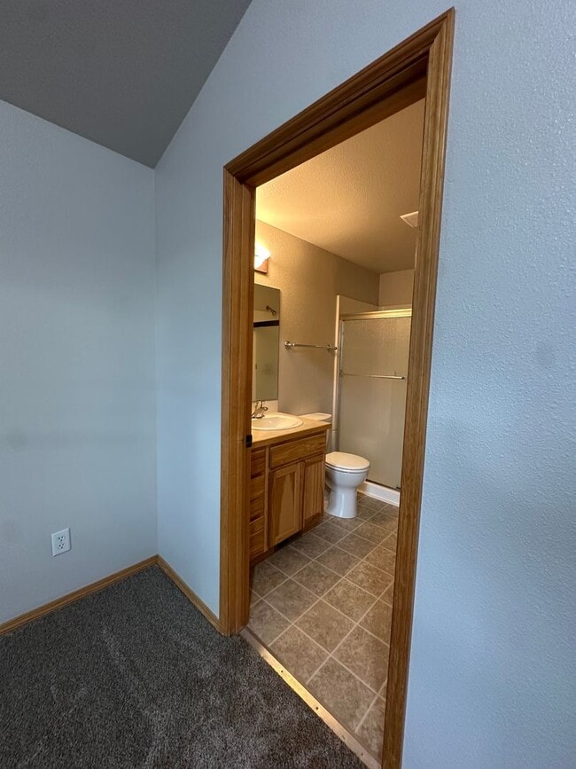 Building Photo - Lovely SE Single Story 3 Bedroom Home with Office!