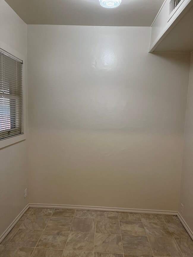 Building Photo - 513 Cypress St