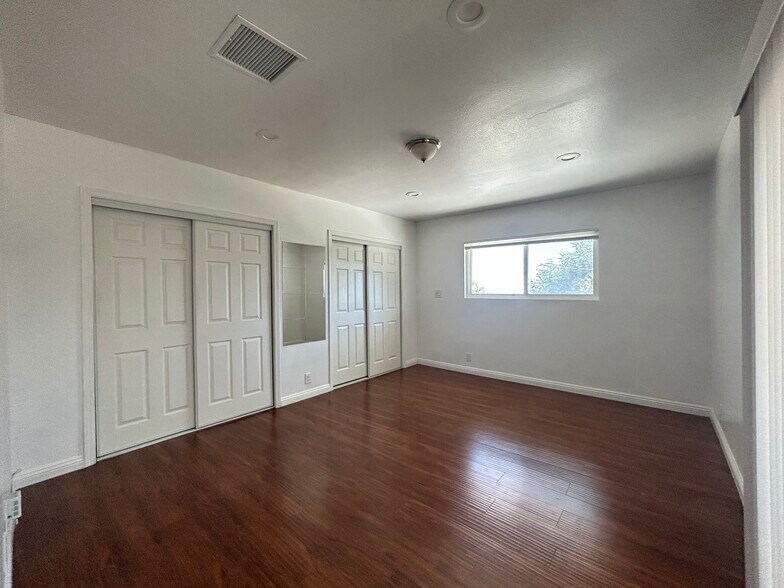 Building Photo - 2308 Henrietta Ave