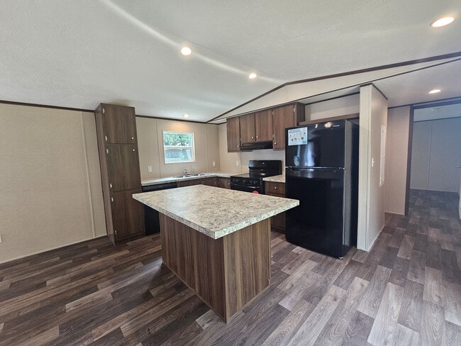 Building Photo - 1135 Hendricks Lake Rd