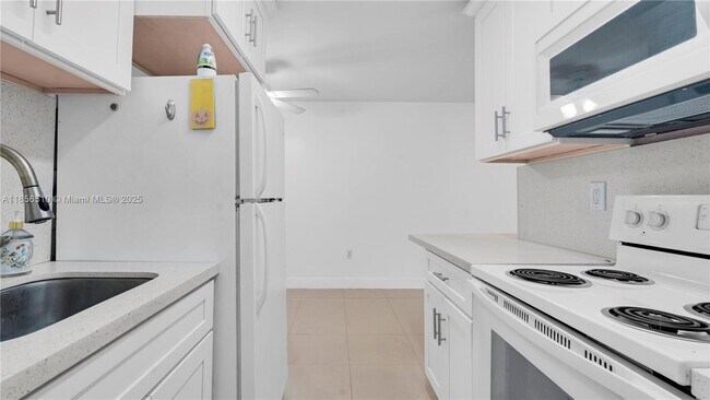 Building Photo - 806 N 24th Ave