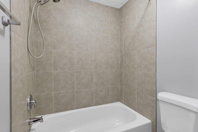 Building Photo - 1642 Park Row Dr