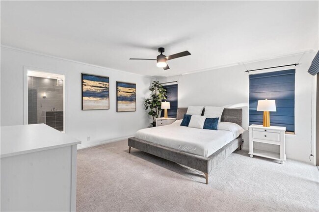 Building Photo - 10231 Pinehurst Dr