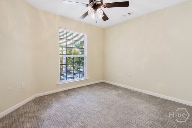 Building Photo - 120 Oak Ridge Cir