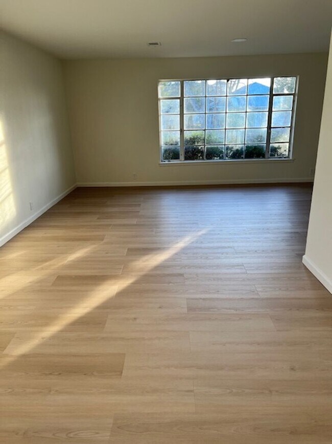 Building Photo - 1705 Campbell-House