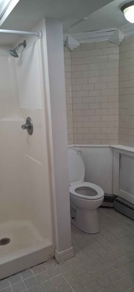 Building Photo - 204 Main St