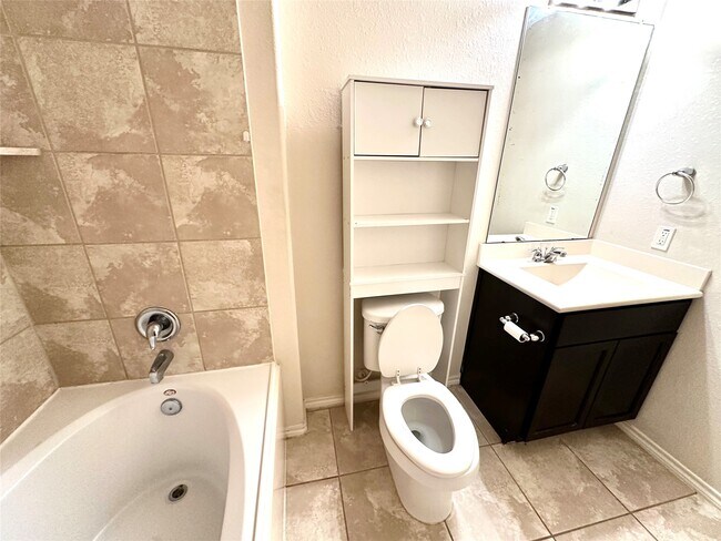 Building Photo - 1934 Acorn Glen Trail