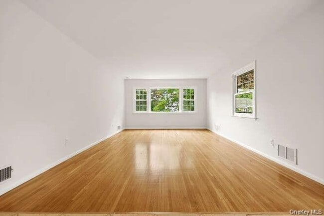 Building Photo - 93 Seton Dr