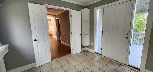 Building Photo - Charming 2-bedroom, 1-bathroom home located in the heart of Kansas City, MO