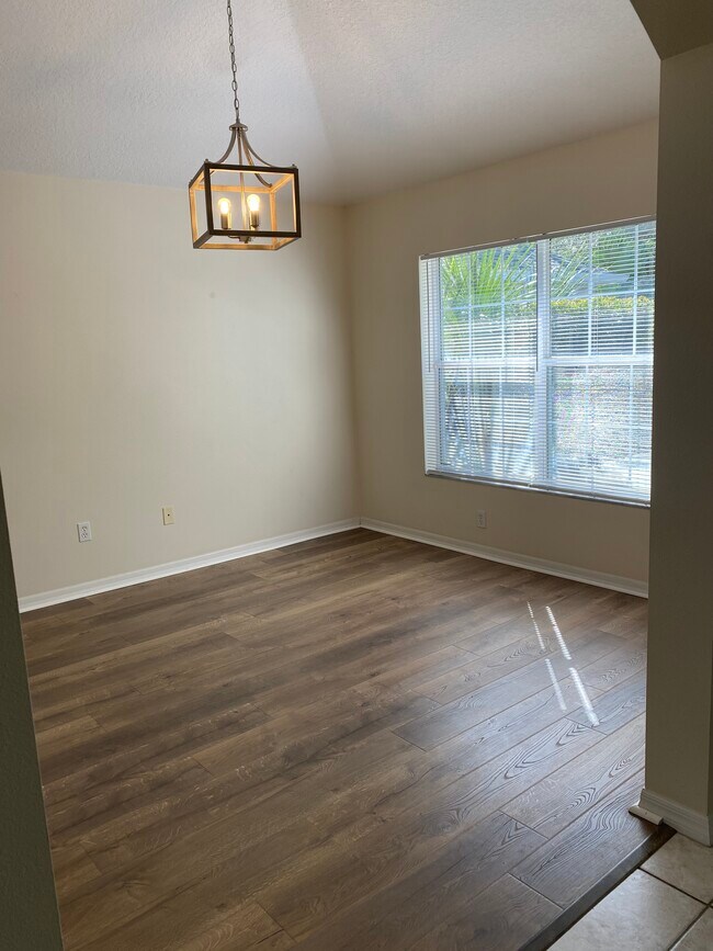 Building Photo - 10 Tanglewood Ct