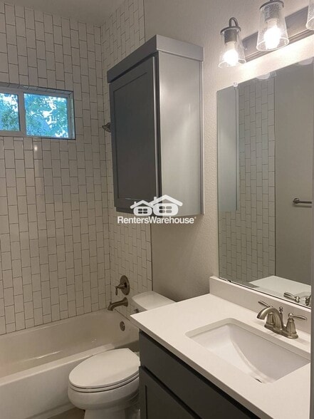 Building Photo - 1216 Forest St