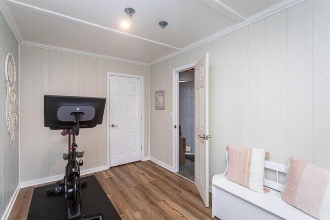 Building Photo - Spacious Townhouse with BONUS THEATER ROOM