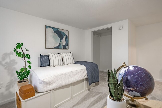 Building Photo - 2Bd/2Ba Bellevue Condo