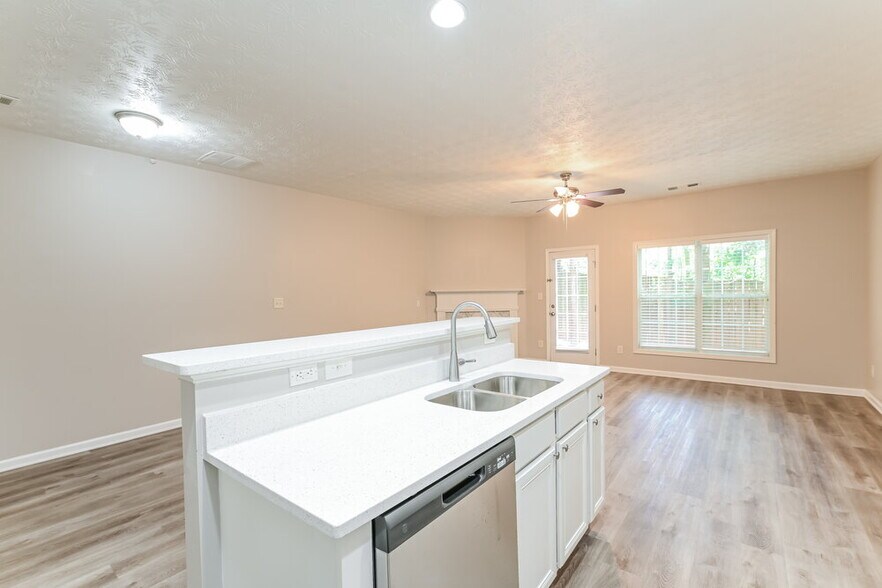 Building Photo - 770 Brookside Parc Ln