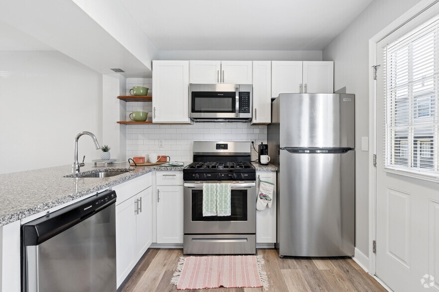 2BR, 1.5BA - 785SF - Kitchen - Avenue C Apartments