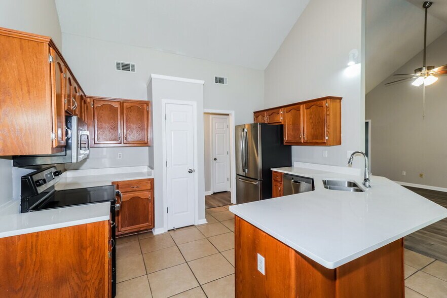 Building Photo - 3926 Pecan Trace Cove