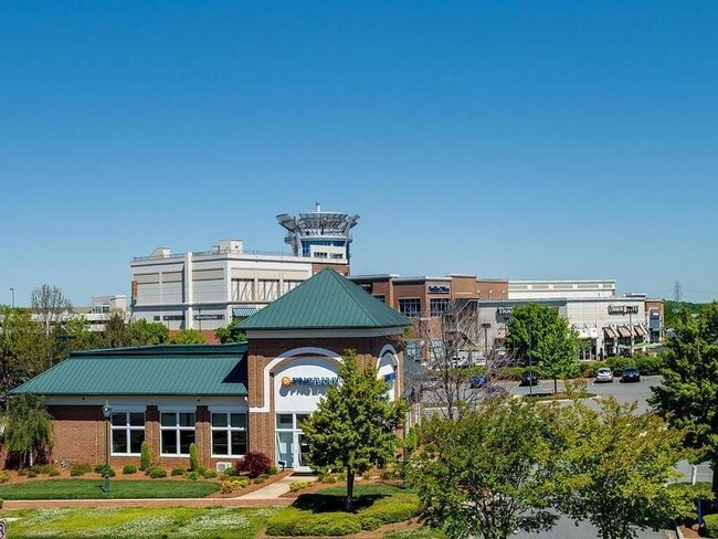 Building Photo - 14930 Ballantyne Village Way