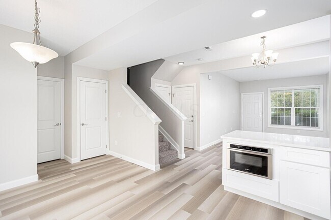 Building Photo - Townes of West Albany