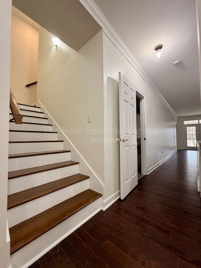 Building Photo - 3190 Waterfront Dr