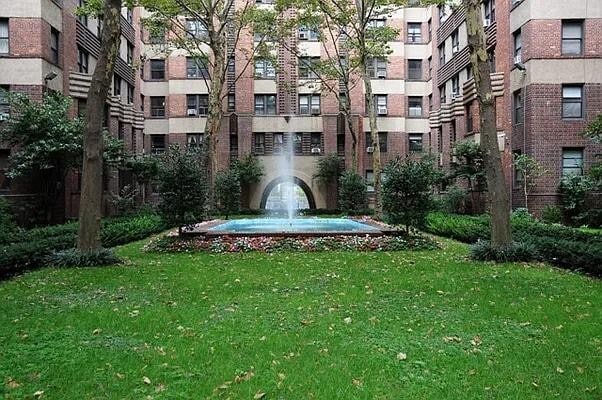 Building Photo - 504 Grand St