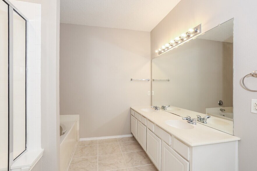 Building Photo - 2528 Tar Heel Dr