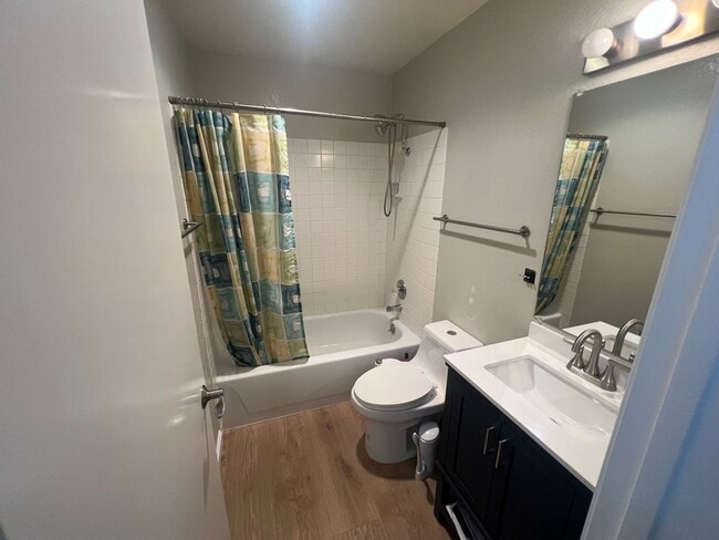 Building Photo - Beautiful 3 bed 2.5 bath Townhouse in Campbell with AC. This is a must see.