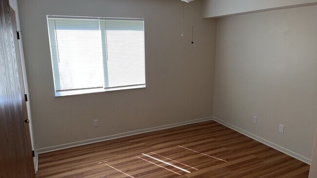 Building Photo - 1420 Lake Pointe Way