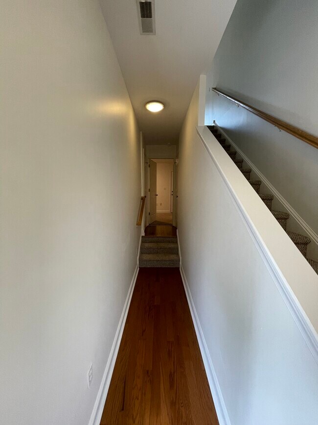 Building Photo - 406 Leverington Ave