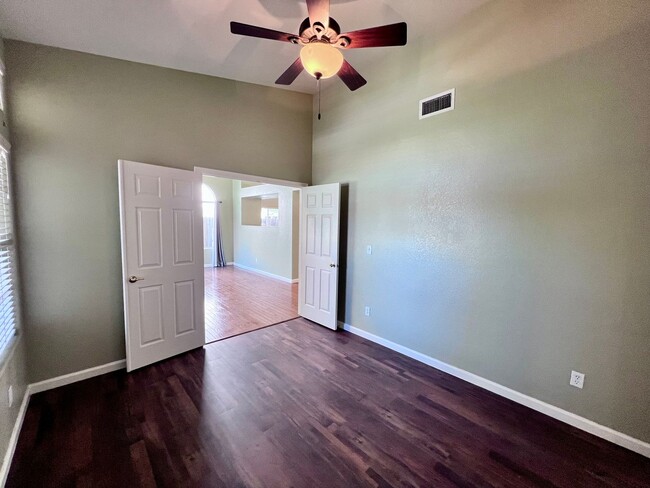 Building Photo - 654 Winery Ct