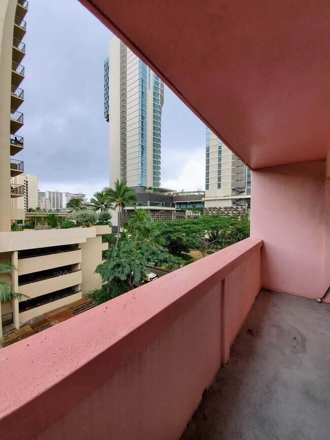 Building Photo - Available now: | 1 Bedroom, 1 Bathroom in Waikiki Cove.