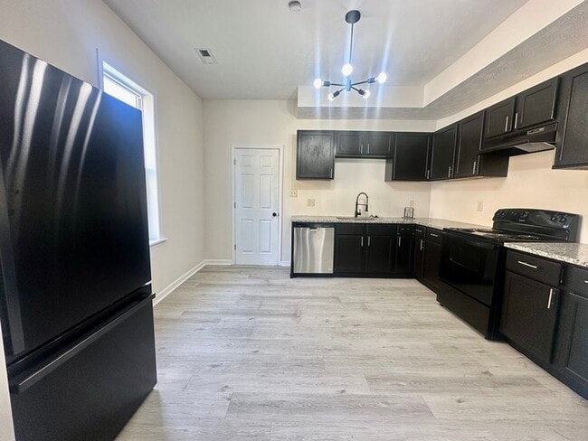 Building Photo - More value than the rent and closer to downtown.