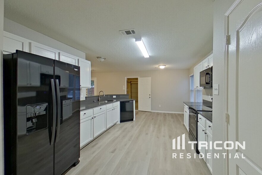 Building Photo - 712 Forest Creek