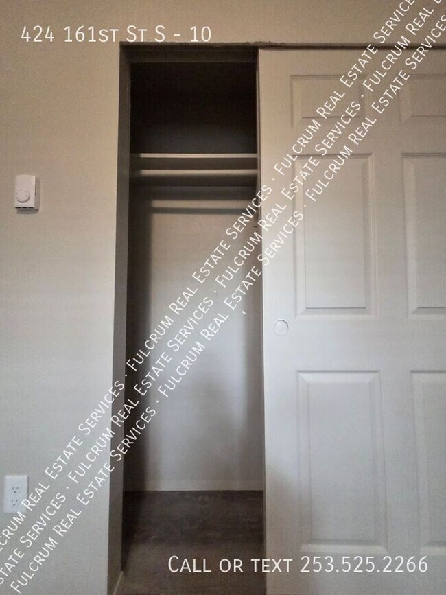 Building Photo - 424 161st St S