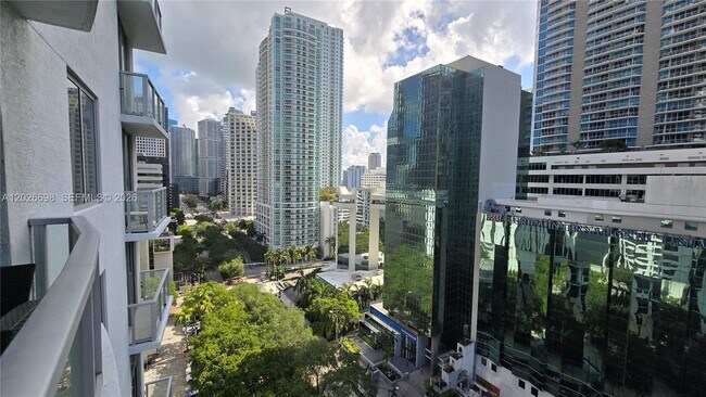 Building Photo - 1060 Brickell Ave