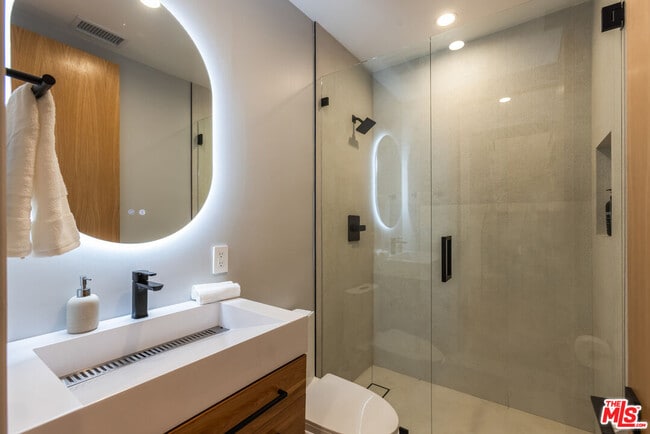 Building Photo - 1161 Stearns Dr