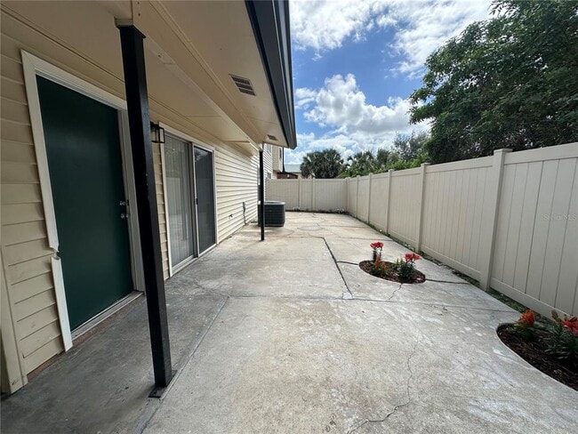 Building Photo - 1817 Townhall Ln