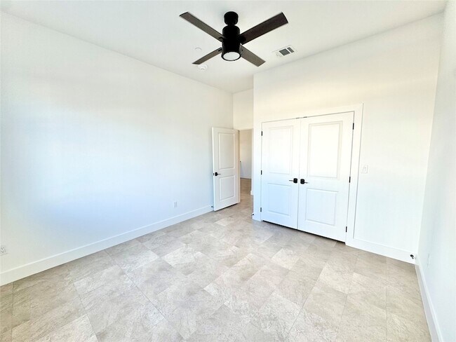 Building Photo - 2102 Mechanic St